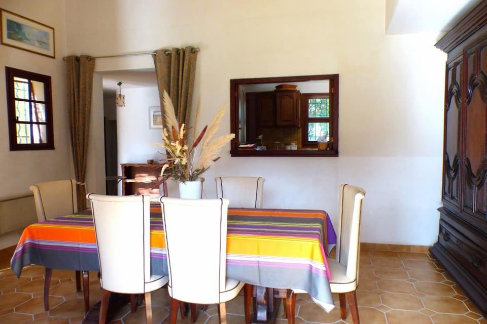 Family cottage facing the sea House in Six-Fours-les-Plages