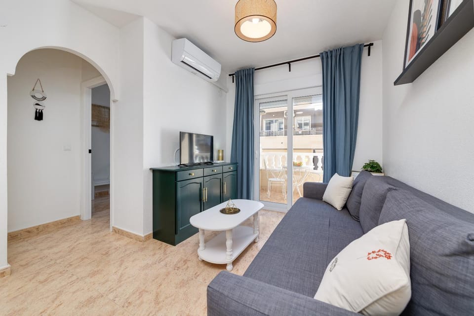 TV and multimedia, Living room, Seating area, air conditioner