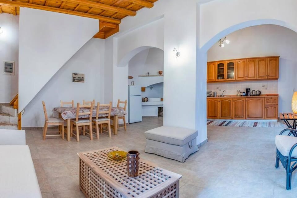 Kitchen or kitchenette, Living room, Seating area, Dining area, minibar, pet friendly
