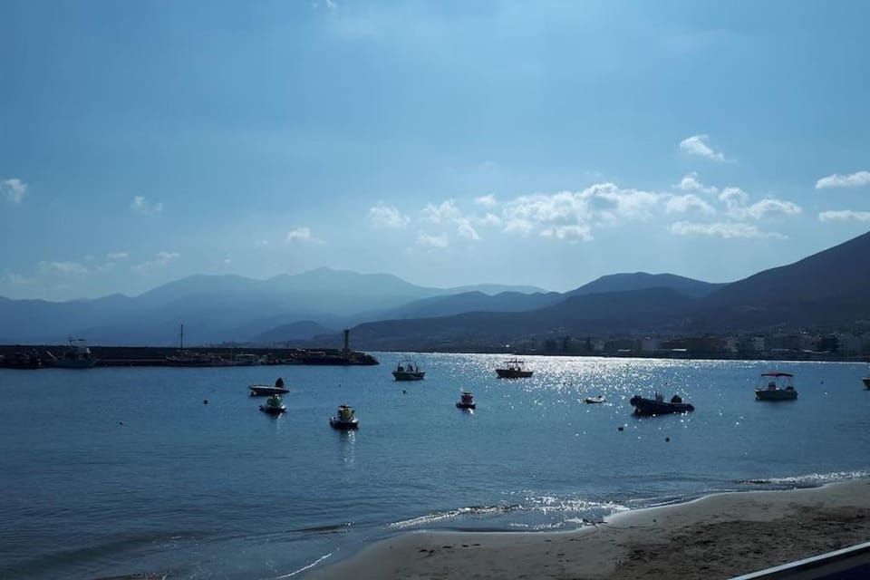 Nearby landmark, Day, Natural landscape, Beach, Lake view, Mountain view, River view, Sea view