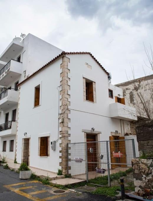 Property building, Day
