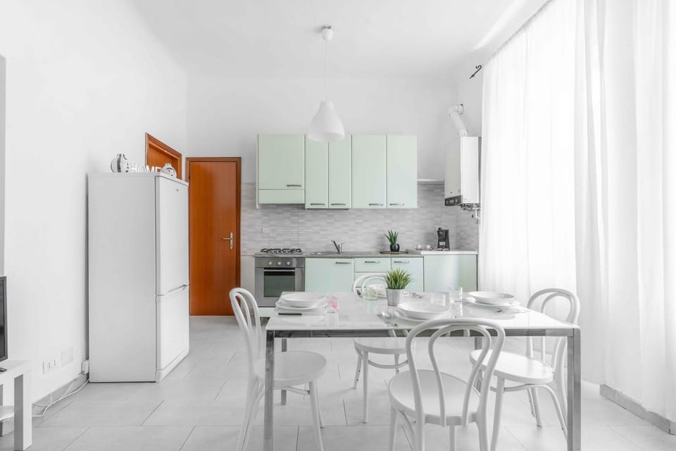 Kitchen or kitchenette, Dining area, oven, stove