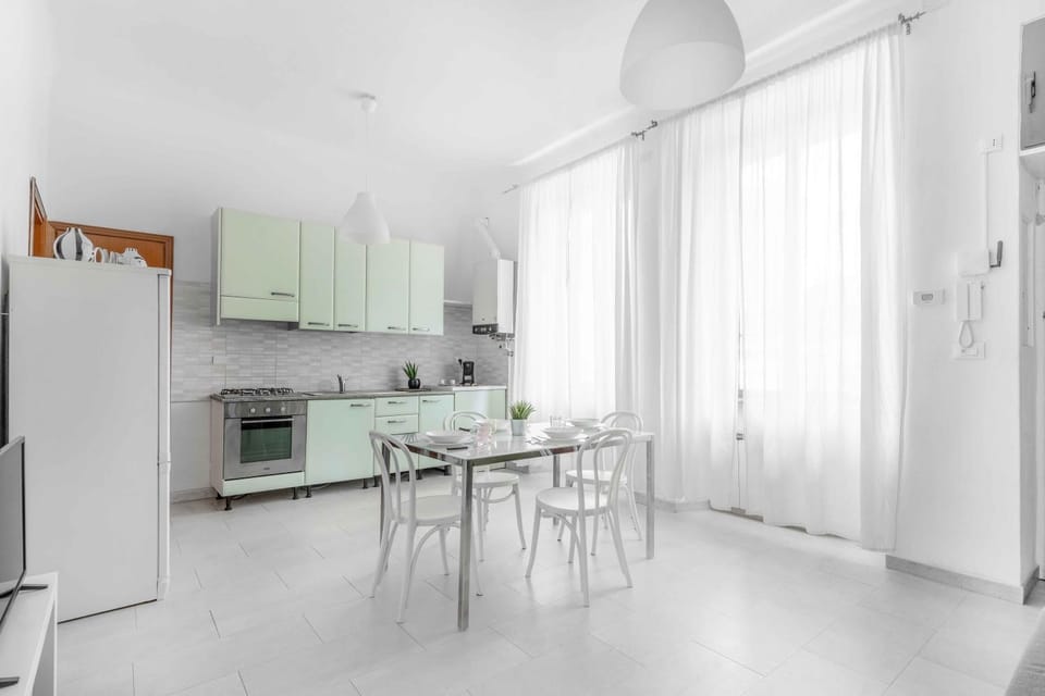 Kitchen or kitchenette, Dining area, oven, stove