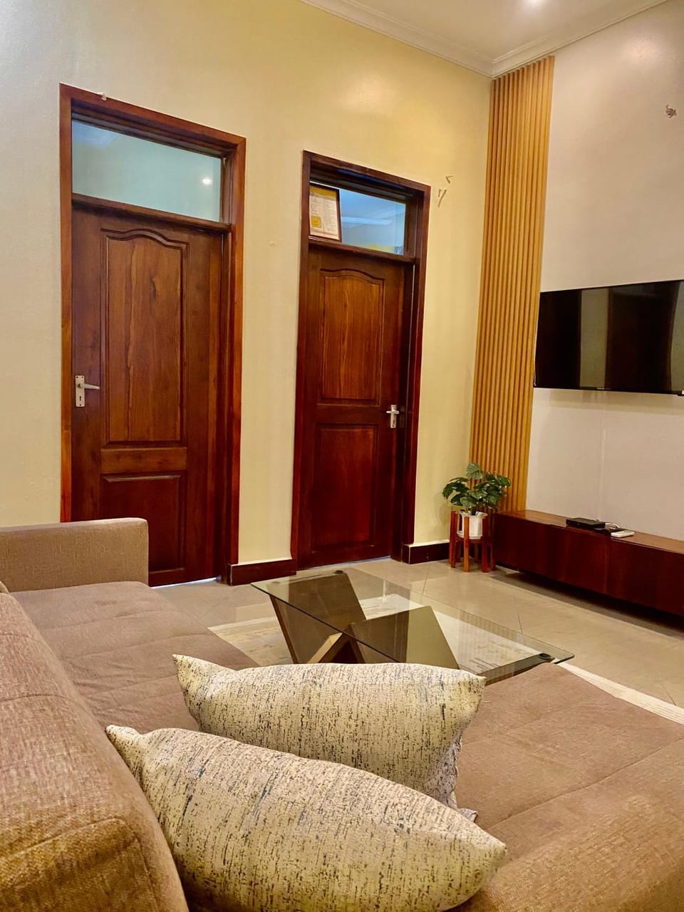 Communal lounge/ TV room, TV and multimedia, Living room, Seating area, Evening entertainment