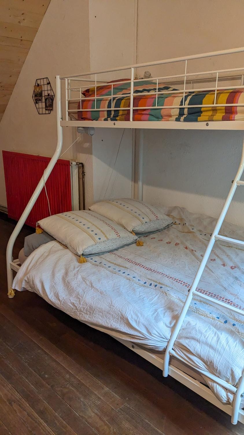 Photo of the whole room, bunk bed