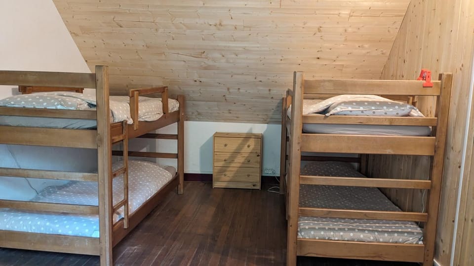 Photo of the whole room, bunk bed