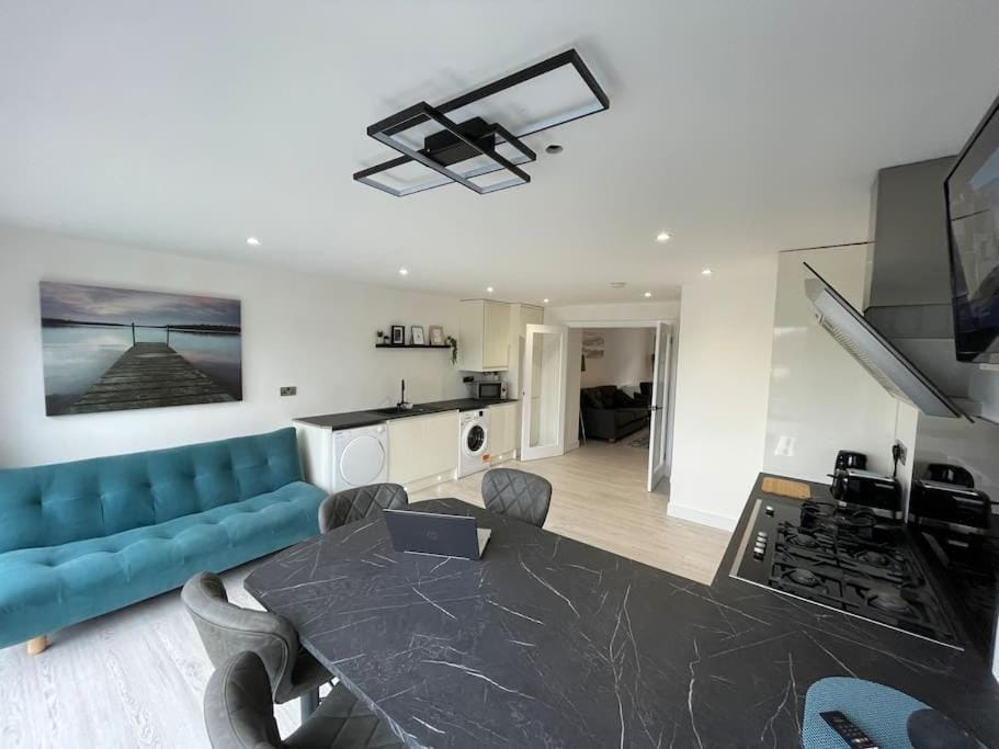 TV and multimedia, Kitchen or kitchenette, Seating area, Dining area, Evening entertainment, minibar, pet friendly, stove