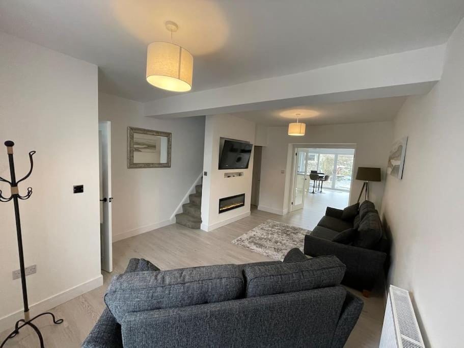 TV and multimedia, Living room, Seating area