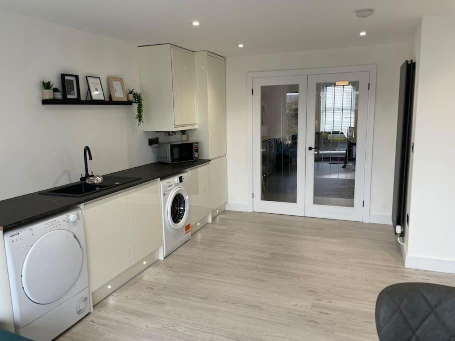 Kitchen or kitchenette, minibar, pet friendly, stove, toaster, washing machine, dryer