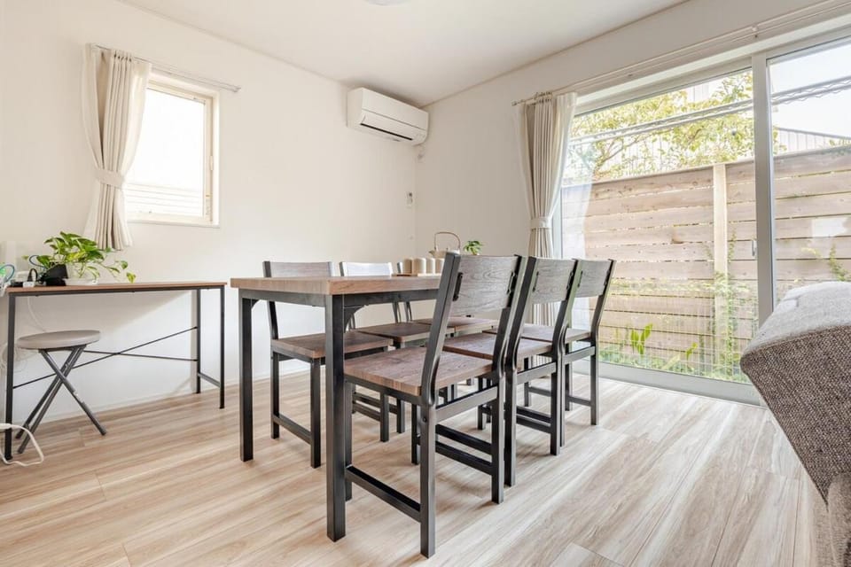 Seating area, Dining area, air conditioner