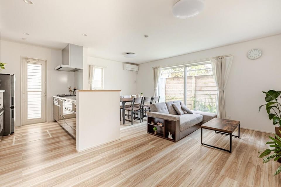 Living room, Seating area, Dining area, air conditioner