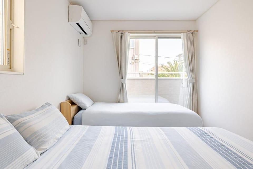 Bed, Photo of the whole room, Bedroom, air conditioner