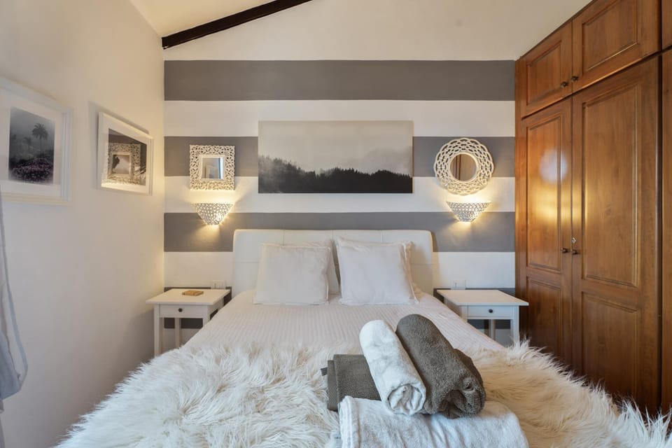 Living room, Bedroom