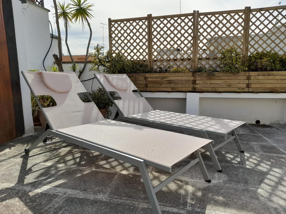 Balcony/Terrace, sunbed