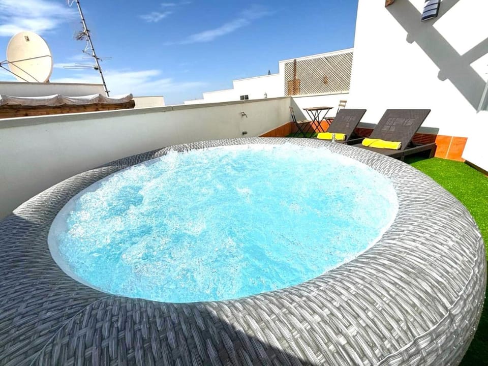 Hot Tub, sunbed