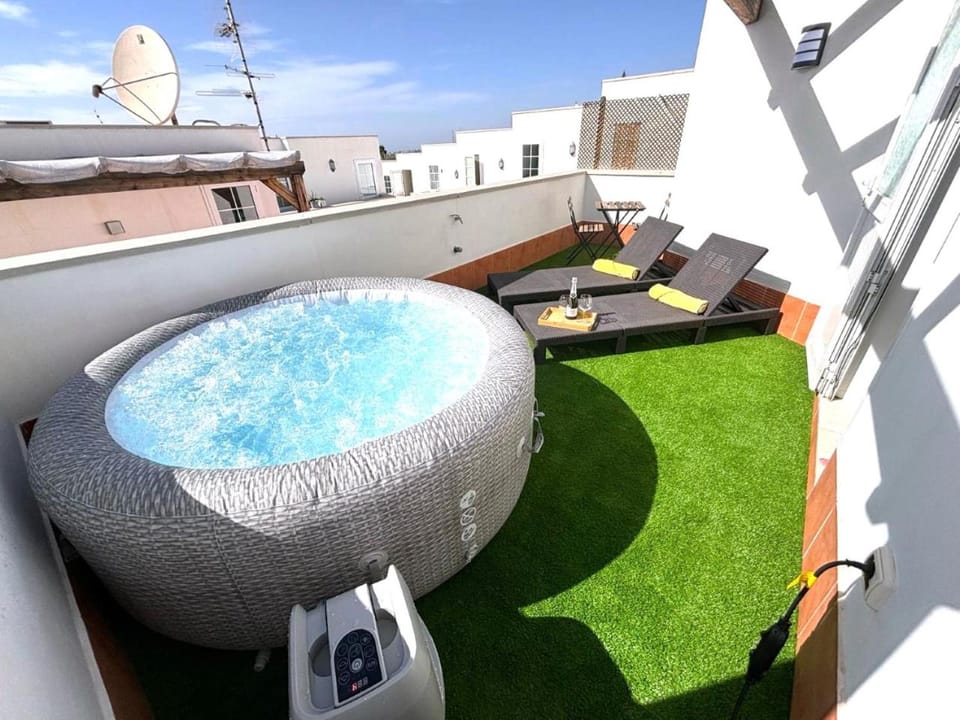 Hot Tub, sunbed