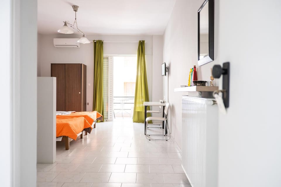 Bed, TV and multimedia, Balcony/Terrace, Photo of the whole room, air conditioner