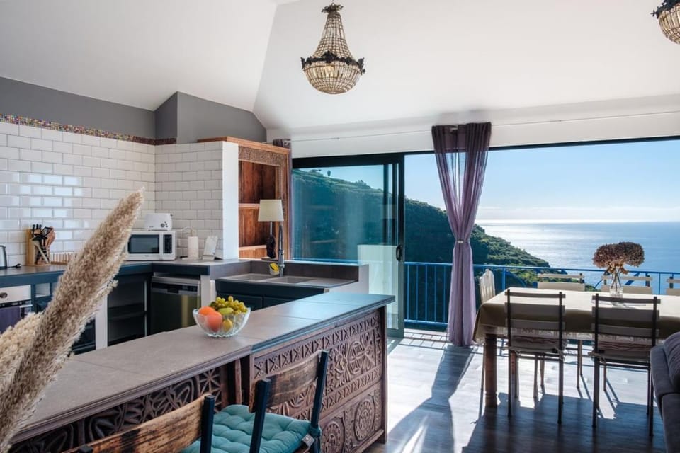 GuestReady - A marvellous stay in Calheta House in Madeira District