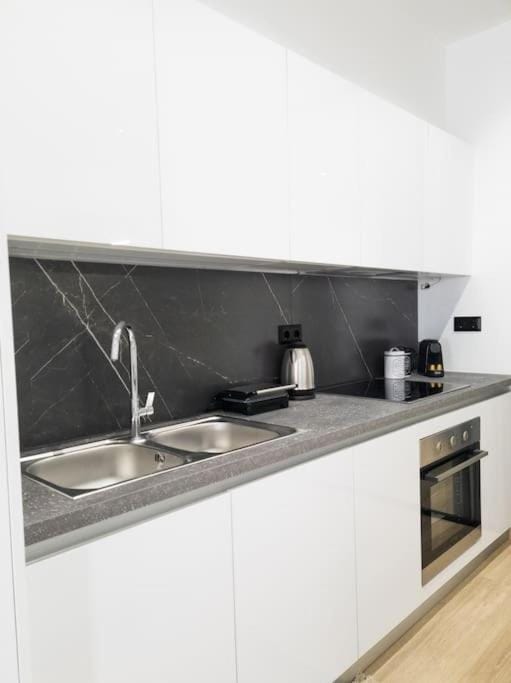 Azalea Suite - 5 min drive to Piraeus Port Apartment in Pireas