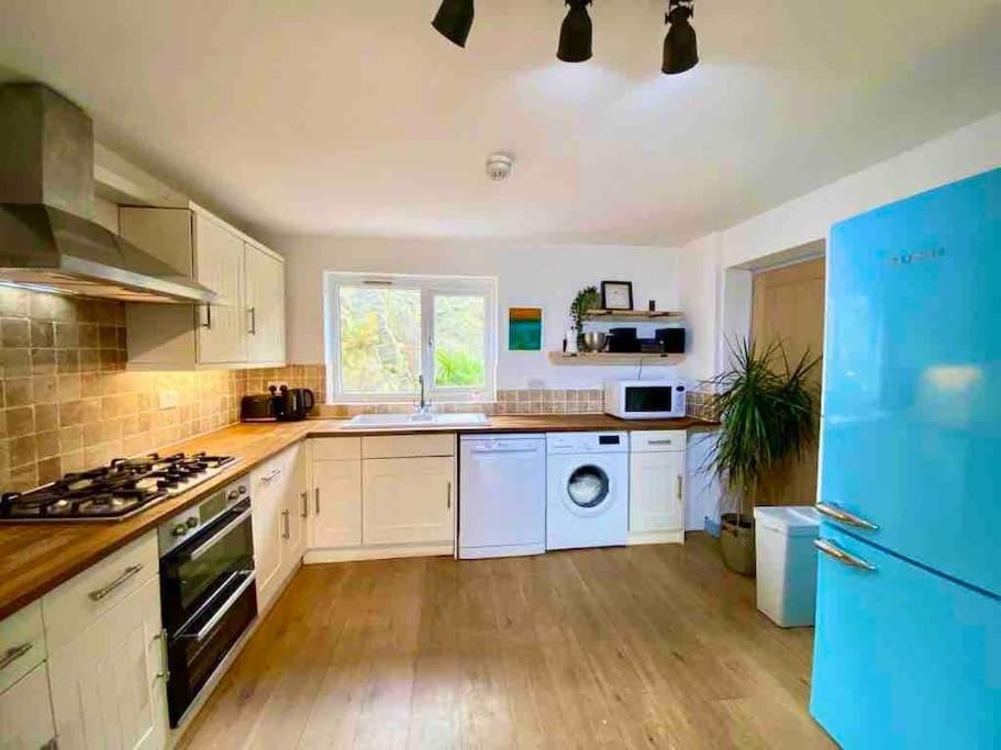 Bungalow, mountain and sea views parking House in Aberdyfi