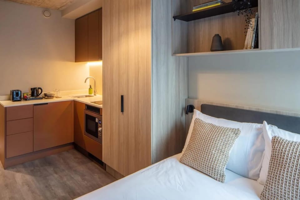 Florence Dock - Battersea Apartment in London