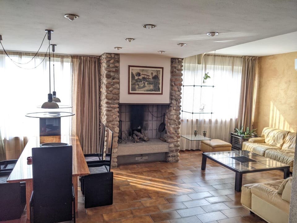 Communal lounge/ TV room, Living room, Seating area, Dining area, flat iron