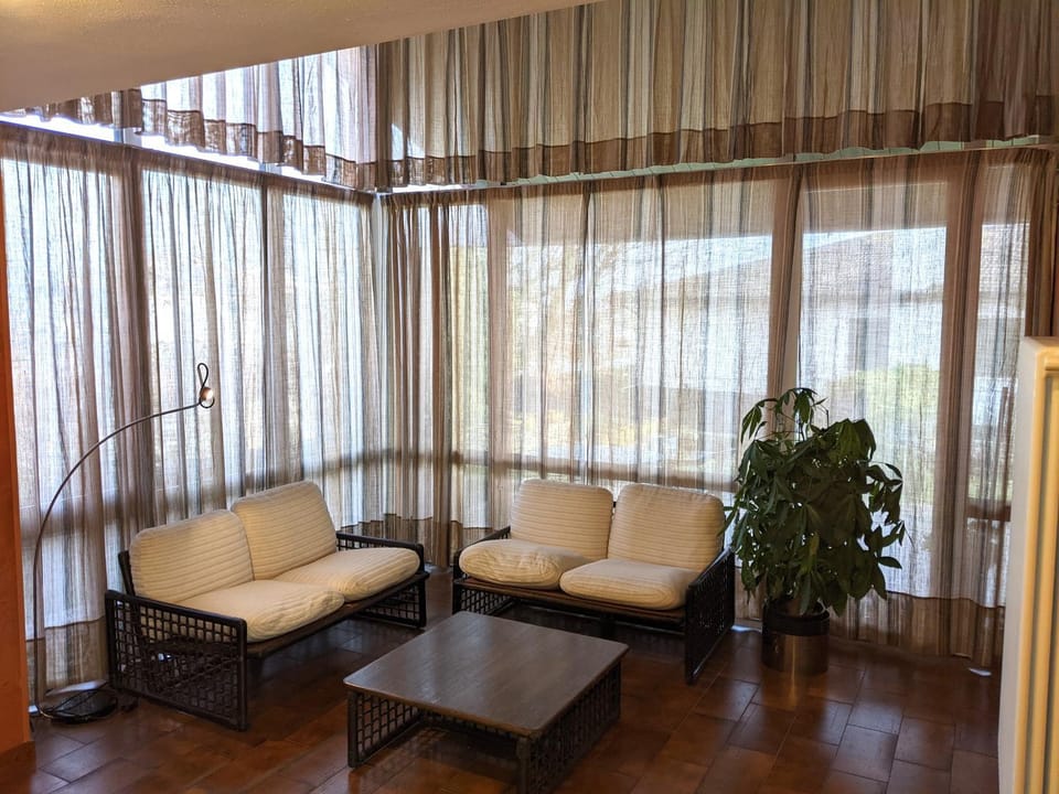 Communal lounge/ TV room, Living room, Seating area