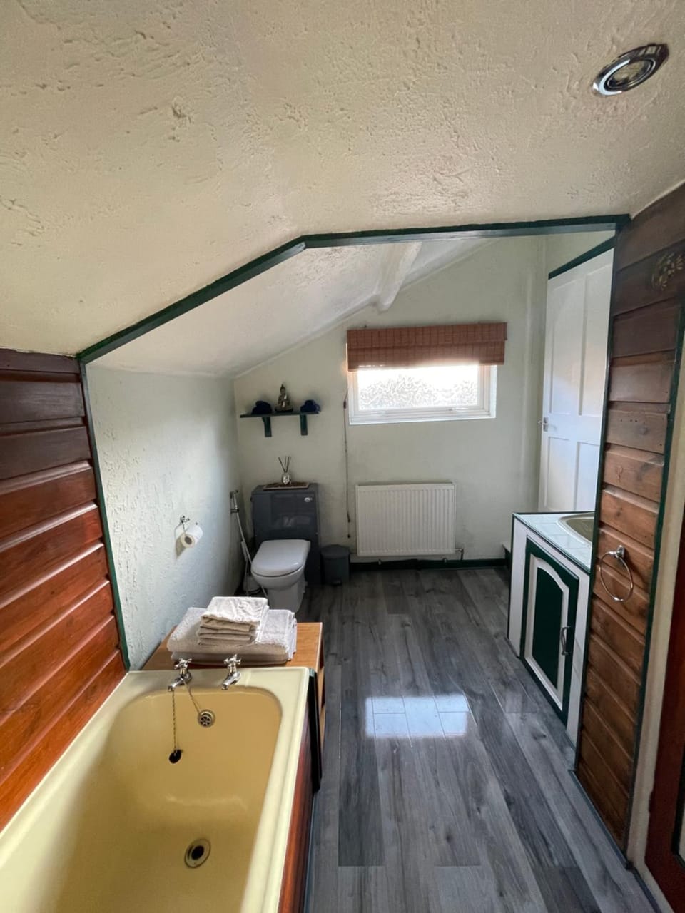 Bathroom, internet