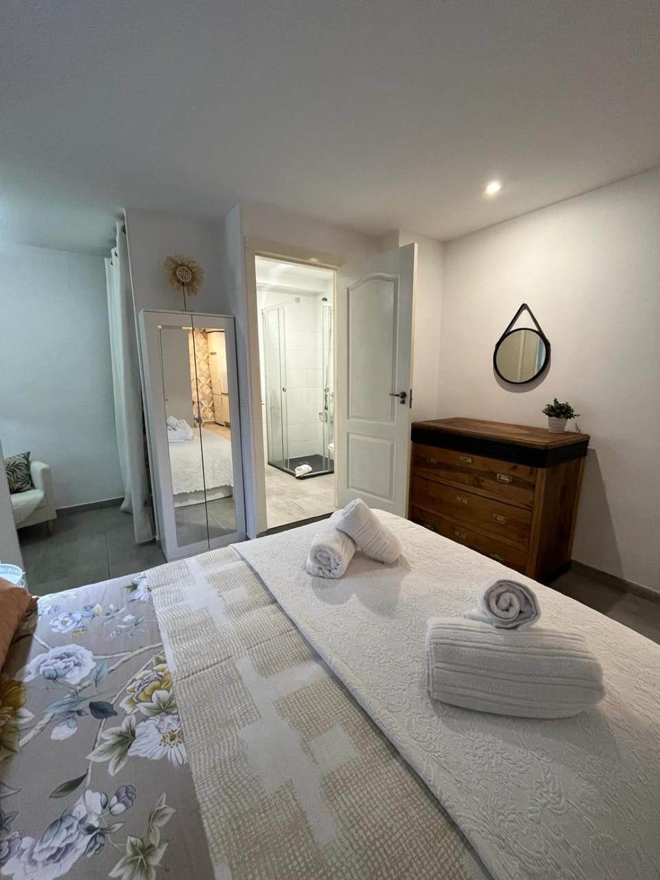Bed, Bathroom, Bedroom, towels, wardrobe