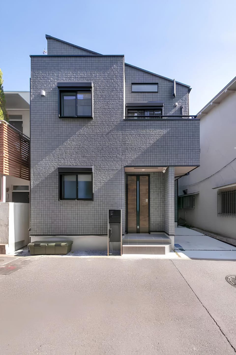 Property building, Facade/entrance
