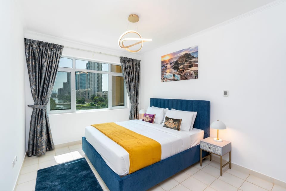 Lux BnB I Una Tower I Lakes View Apartment in Dubai