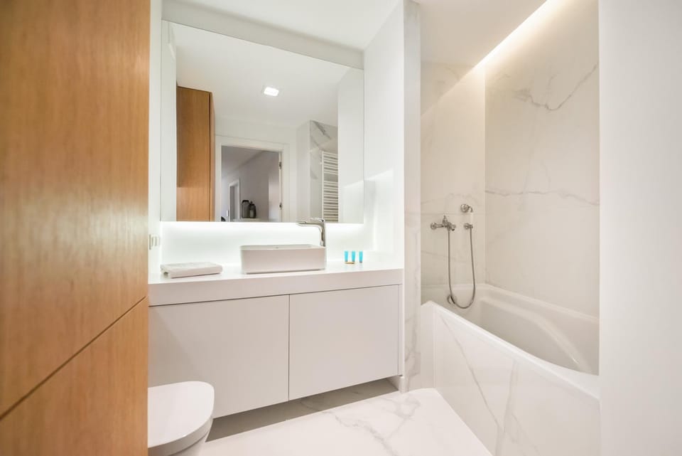 Bathroom, Bath, towels