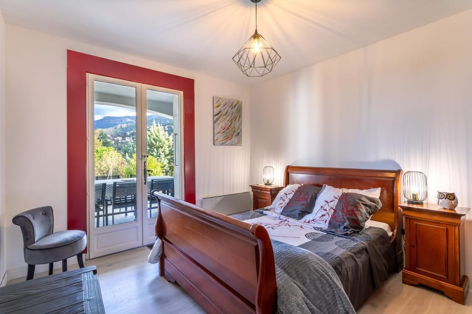 Property building, Living room, Bedroom