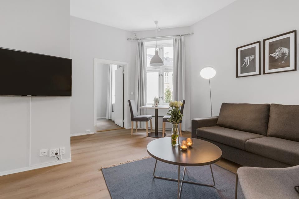 Living room, Seating area, Dining area