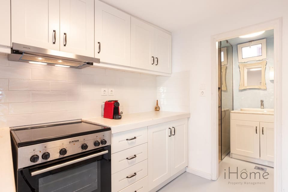 Kitchen or kitchenette, pet friendly, stove