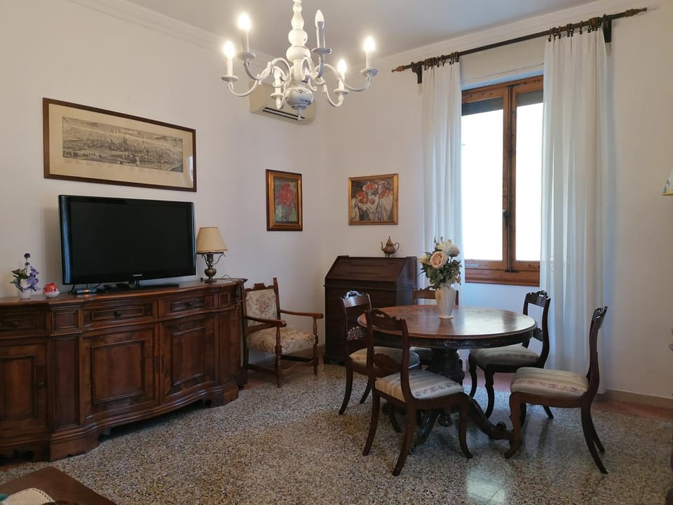 TV and multimedia, Living room, Dining area