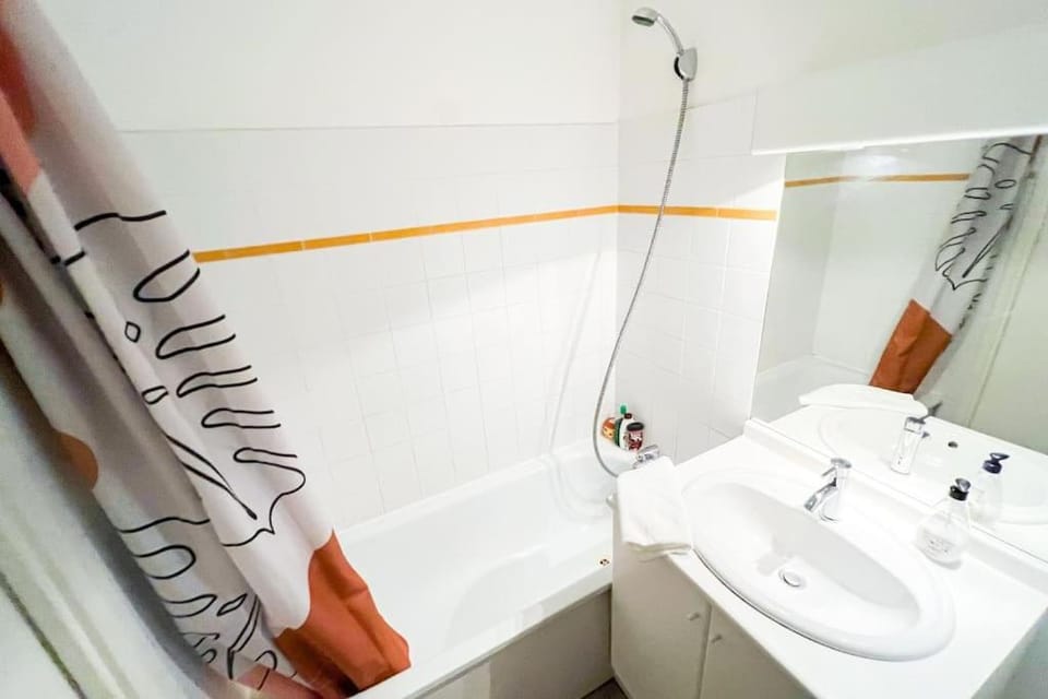 Bathroom, Bath