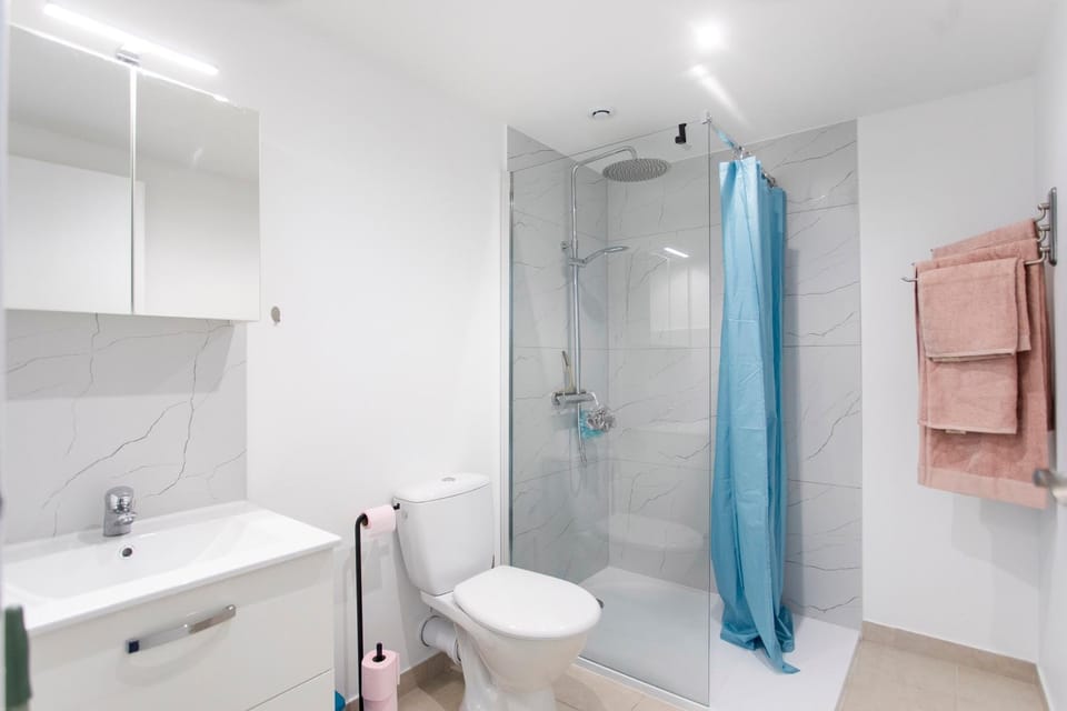 Shower, Bathroom