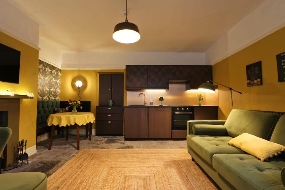 Two Bedroom flat in Caledonia Place Apartment in Bristol