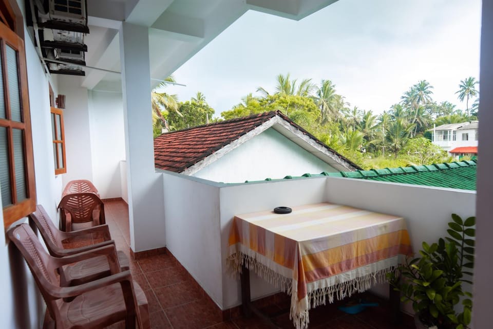 SHYNI Guest House Bed and Breakfast in Hikkaduwa