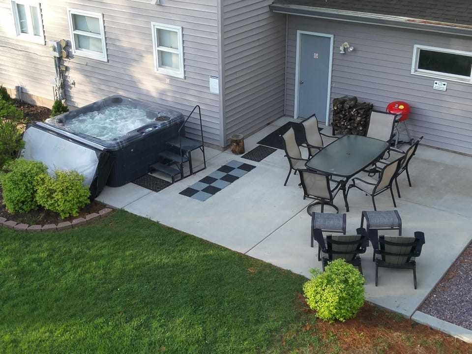 Patio, Hot Tub
