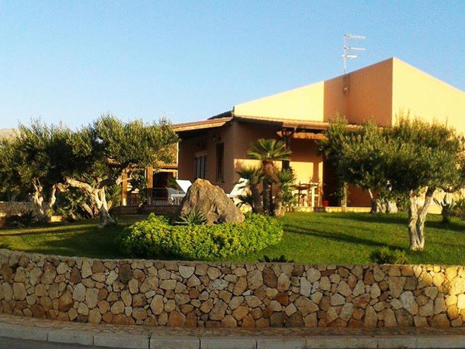 Property building, Day