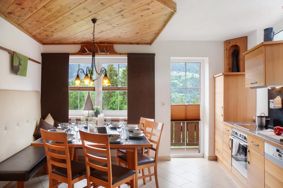 Property building, Kitchen or kitchenette, Living room