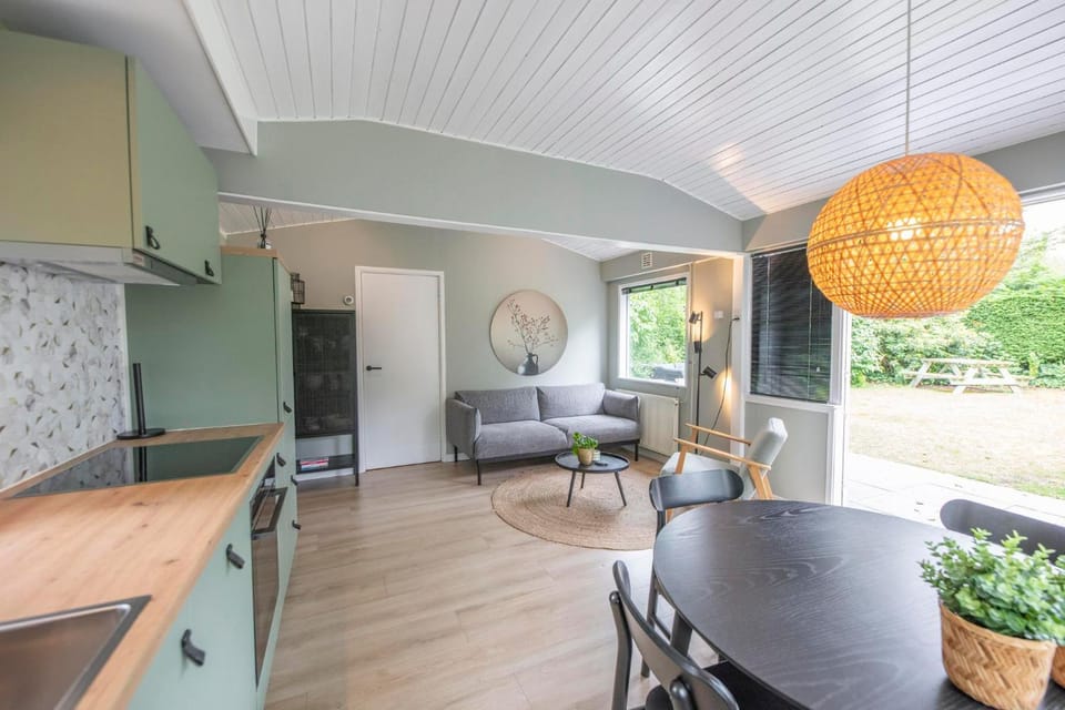 Kitchen or kitchenette, Seating area, Dining area