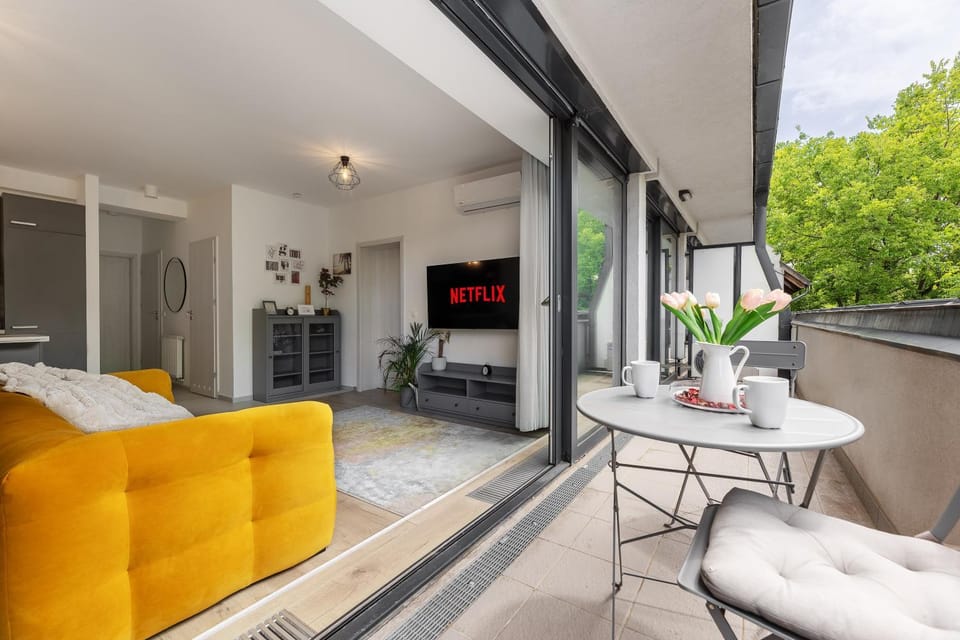 TV and multimedia, View (from property/room), Balcony/Terrace, Living room