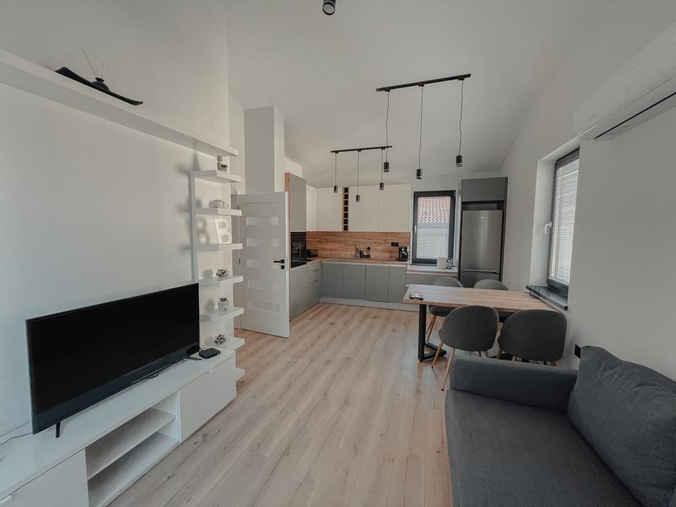 Communal lounge/ TV room, TV and multimedia, Kitchen or kitchenette, Living room, Seating area
