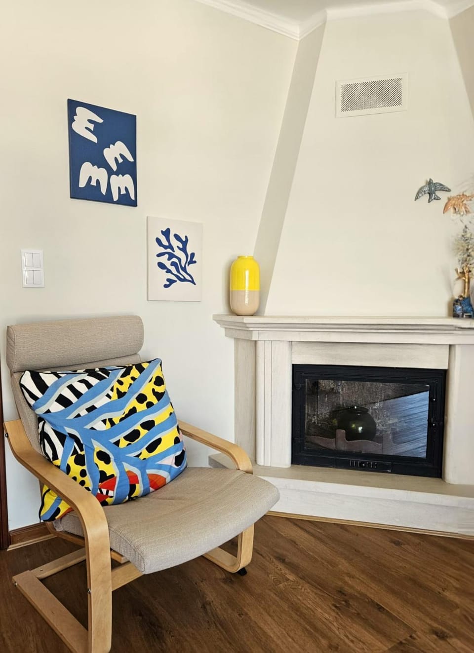 Living room, Seating area