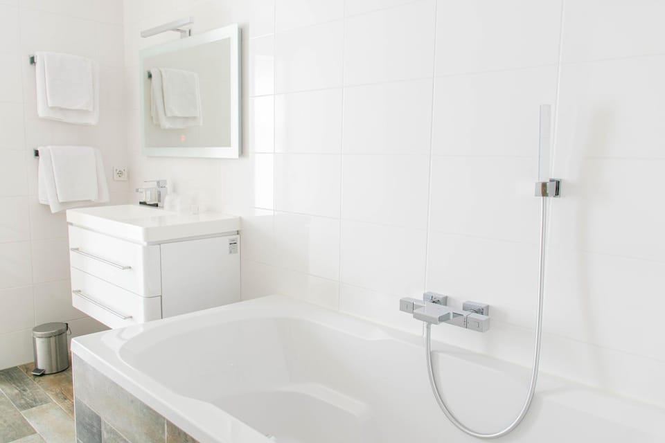 Bathroom, Bath