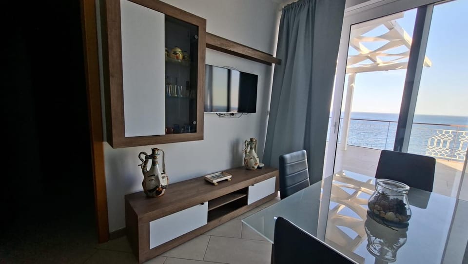 Communal lounge/ TV room, Lounge or bar