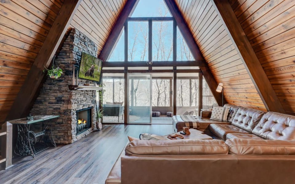Cozy Days Hideaway - Modern rustic vibes mountain views Chalet in Georgia